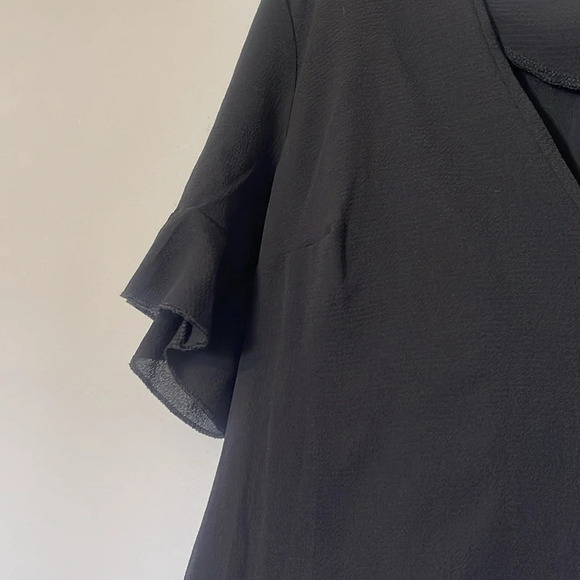 PrettyLittleThing Black button down dress bell sleeves - Picture 5 of 6